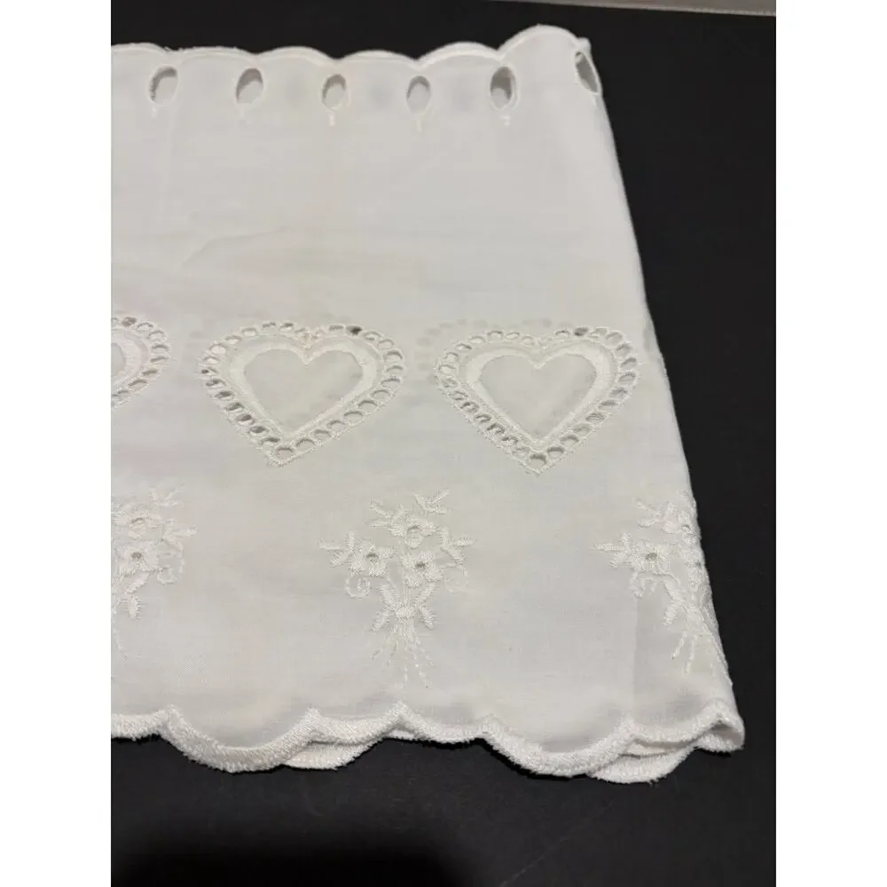 Table Runner White Hearts Embellished Bouquet Cutwork Cotton Scallop Edge 60x13